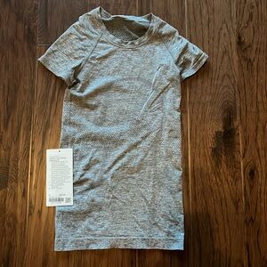 Size 0 Lululemon shirt